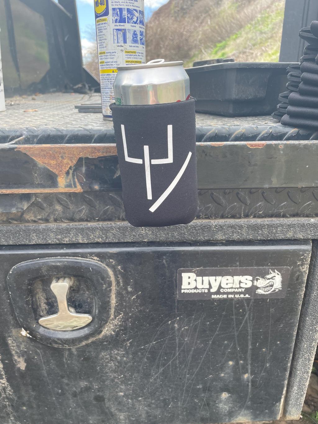 Magnetic can cooler