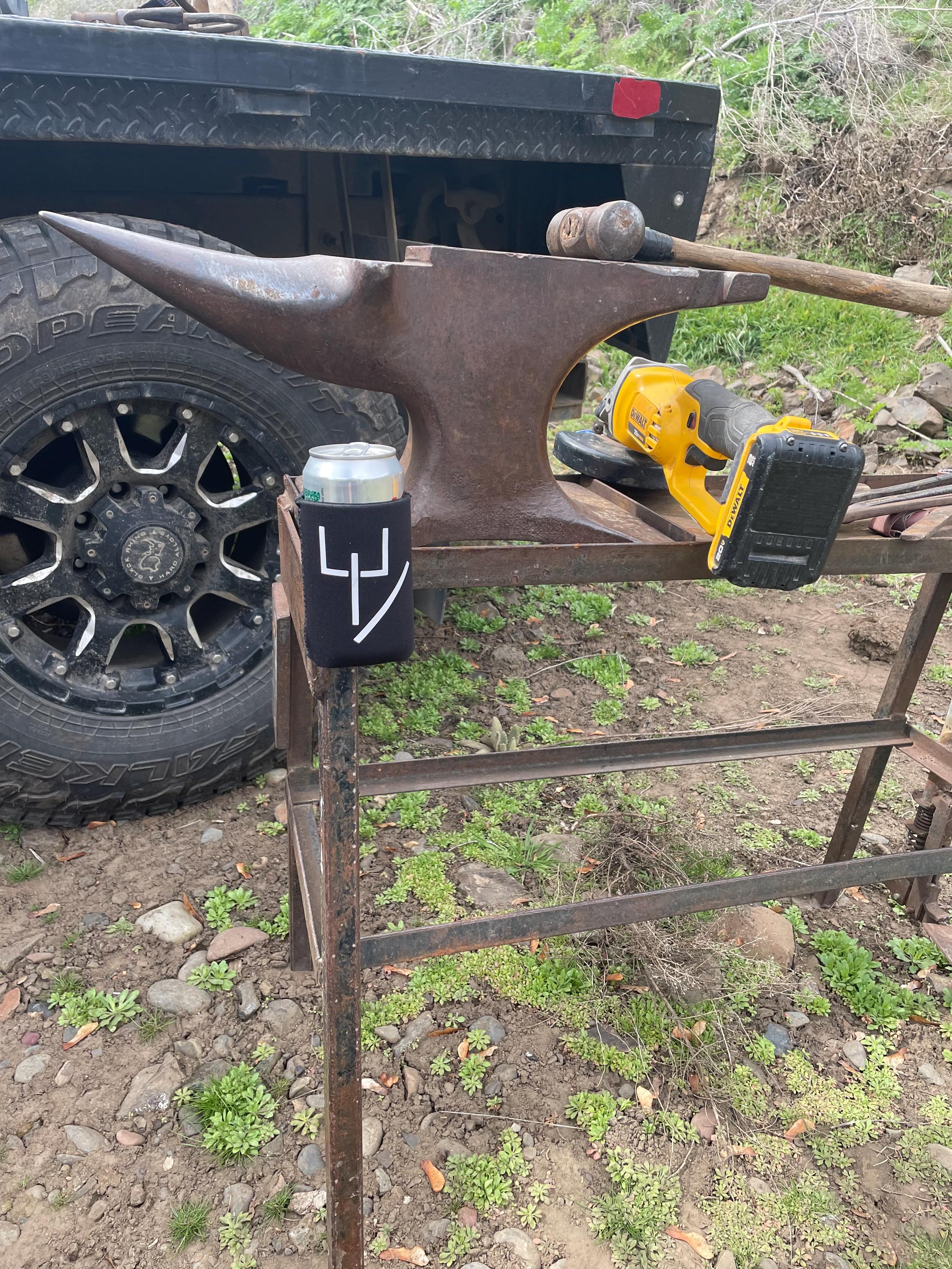 Magnetic can cooler