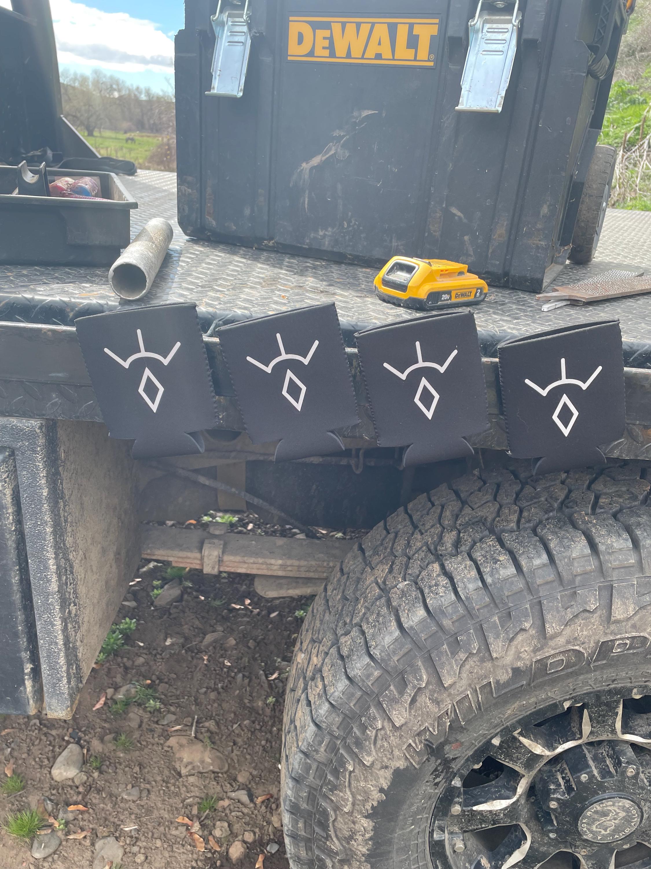 Magnetic can cooler